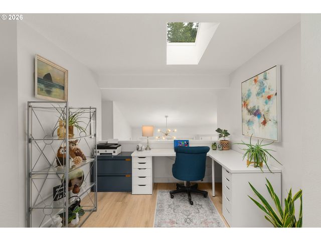 6002 SKYLINE Cir, West Linn, OR 97068