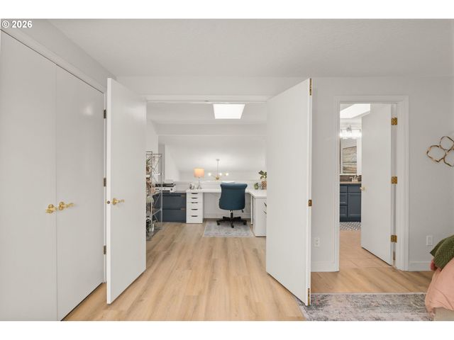 6002 SKYLINE Cir, West Linn, OR 97068