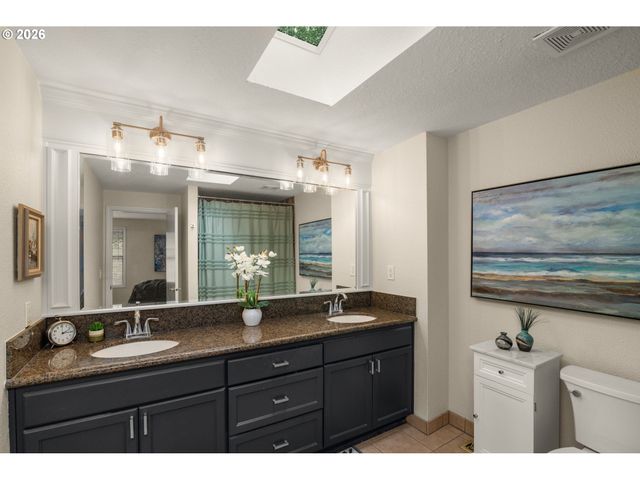 6002 SKYLINE Cir, West Linn, OR 97068