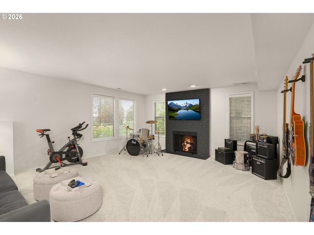 6002 SKYLINE Cir, West Linn, OR 97068