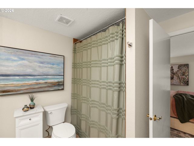 6002 SKYLINE Cir, West Linn, OR 97068