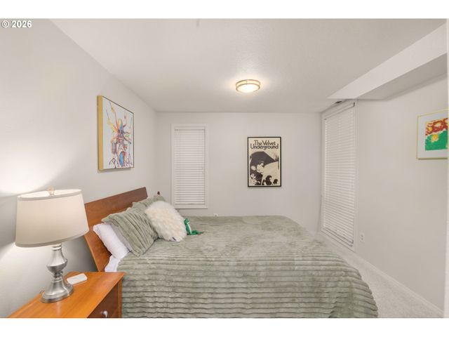 6002 SKYLINE Cir, West Linn, OR 97068