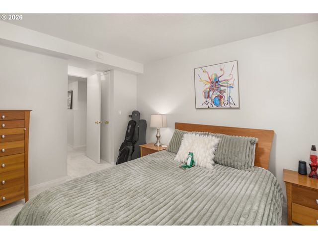 6002 SKYLINE Cir, West Linn, OR 97068