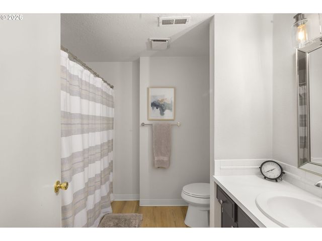 6002 SKYLINE Cir, West Linn, OR 97068