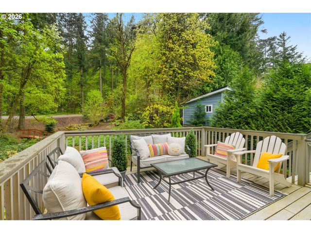 6002 SKYLINE Cir, West Linn, OR 97068