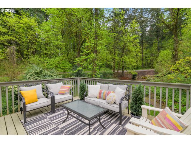 6002 SKYLINE Cir, West Linn, OR 97068