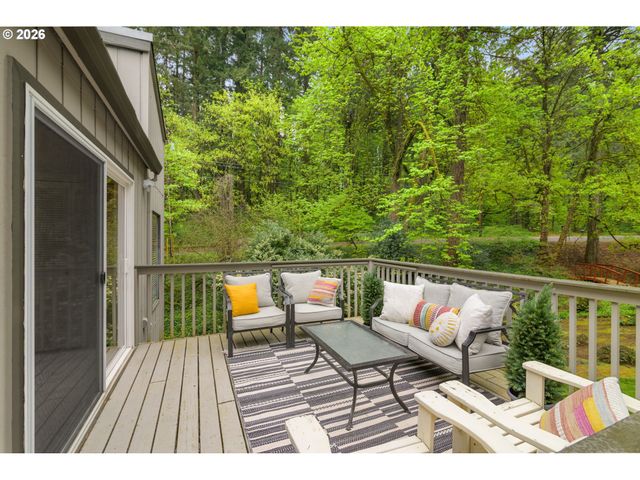 6002 SKYLINE Cir, West Linn, OR 97068