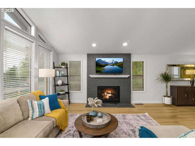 6002 SKYLINE Cir, West Linn, OR 97068