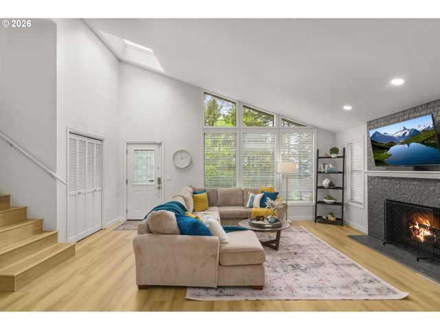 6002 SKYLINE Cir, West Linn, OR 97068