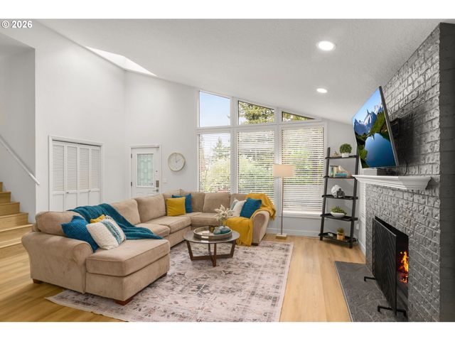 6002 SKYLINE Cir, West Linn, OR 97068