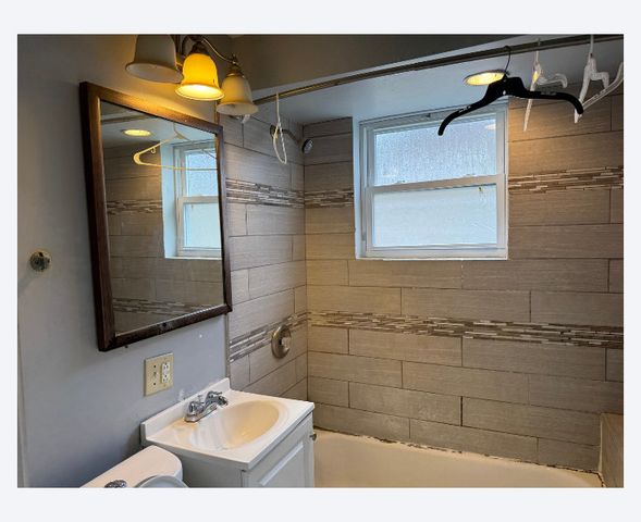 7407 S Kenwood Avenue, Chicago, IL 60619