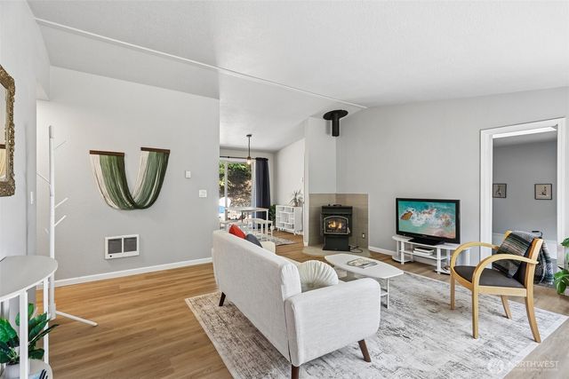 814 S Davies Road, Lake Stevens, WA 98258
