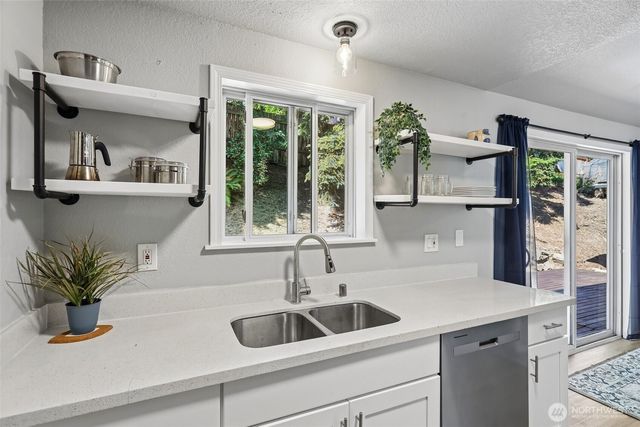 814 S Davies Road, Lake Stevens, WA 98258
