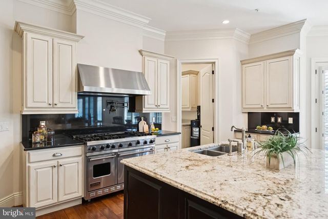 10700 BURBANK DR, Potomac, MD 20854