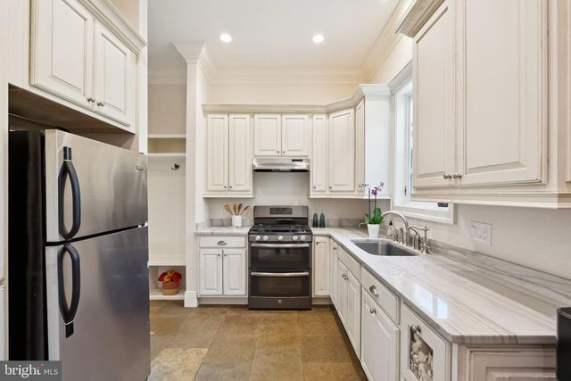 10700 BURBANK DR, Potomac, MD 20854