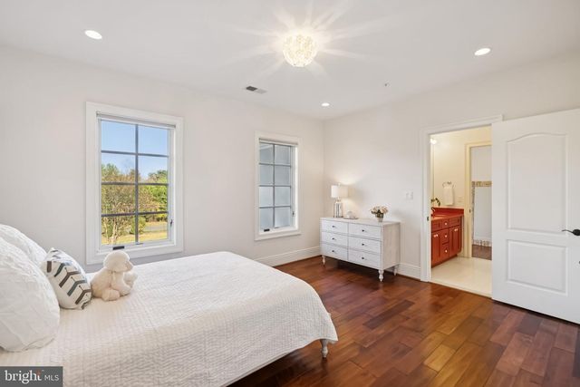 10700 BURBANK DR, Potomac, MD 20854