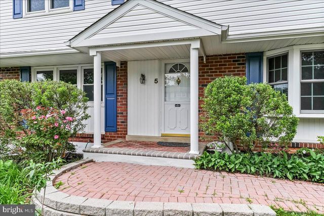 5 CROWN CT, Wilmington, DE 19810