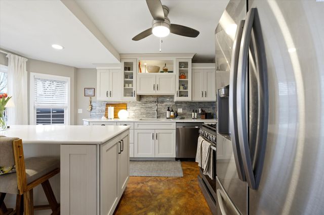 357 Cottonwood Dr, Richland, WA 99352