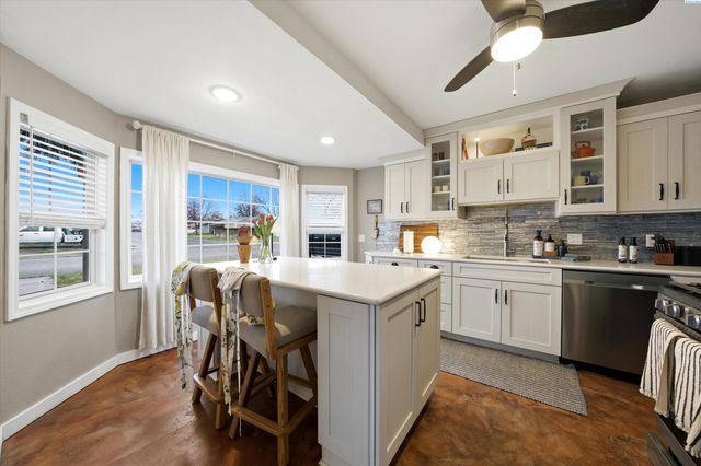 357 Cottonwood Dr, Richland, WA 99352