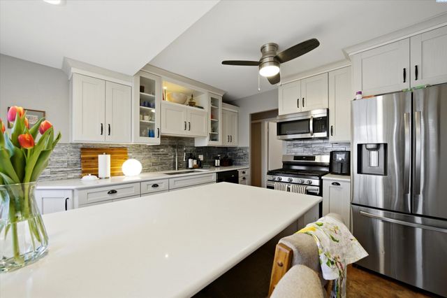 357 Cottonwood Dr, Richland, WA 99352