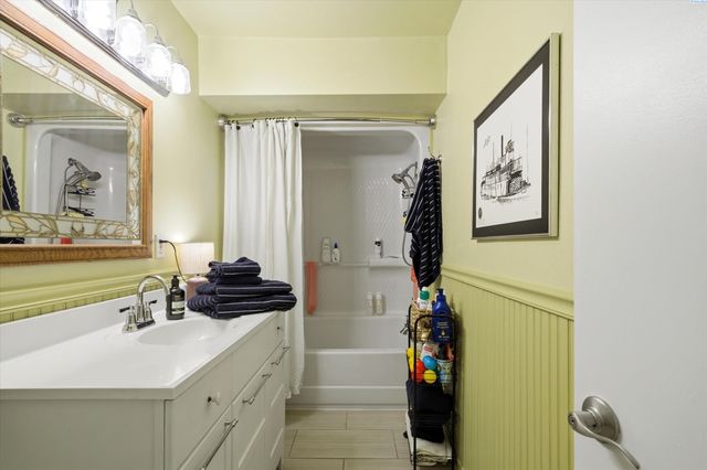 357 Cottonwood Dr, Richland, WA 99352