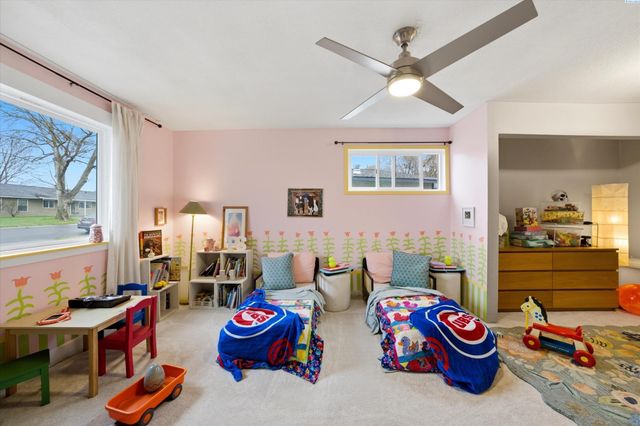 357 Cottonwood Dr, Richland, WA 99352