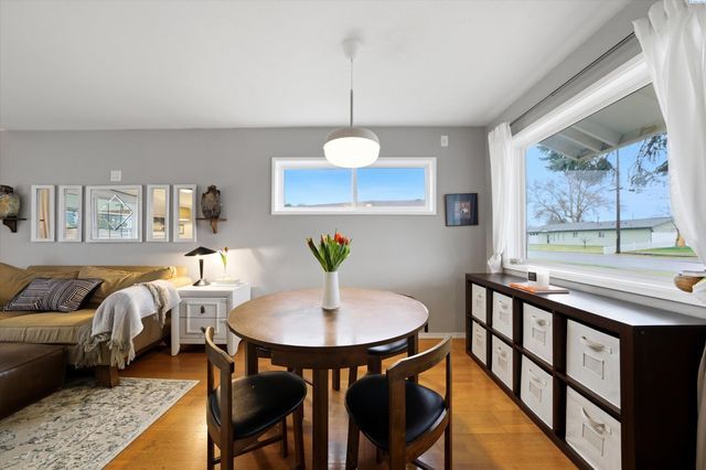 357 Cottonwood Dr, Richland, WA 99352