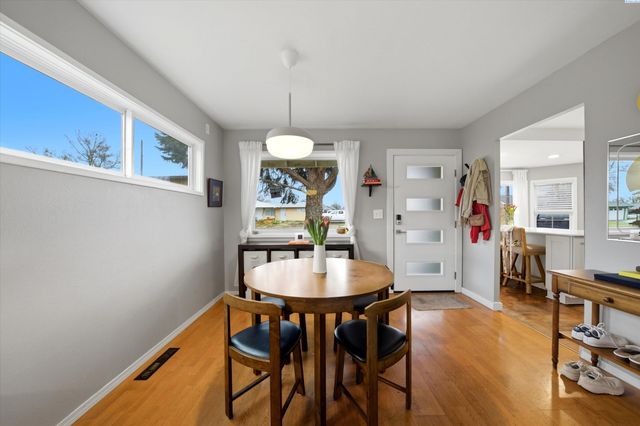 357 Cottonwood Dr, Richland, WA 99352