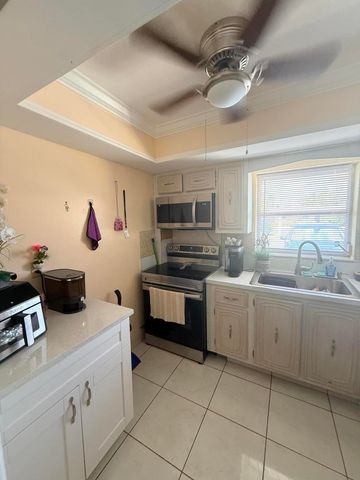 2737 E Emory Dr Drive E C, West Palm Beach, FL 33415