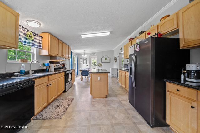 3917 Shipe Rd, Corryton, TN 37721