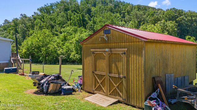 3917 Shipe Rd, Corryton, TN 37721
