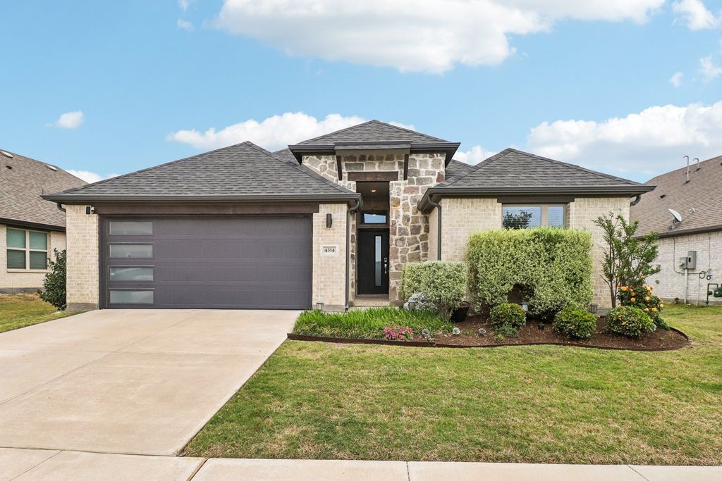 4314 Lombardy Drive, Venus, TX 76084