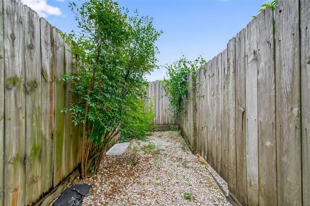 12633 Memorial Drive 216, Houston, TX 77024