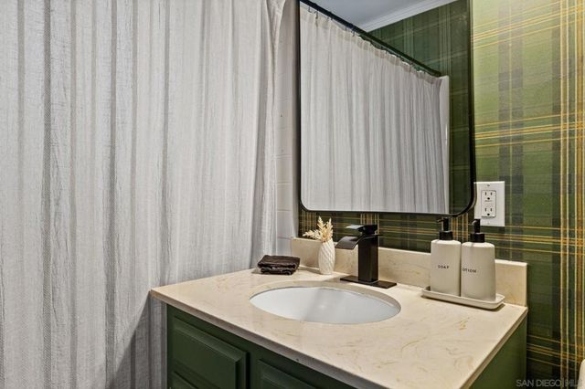 720 Buckingham Sq, Lake Arrowhead, CA 92352