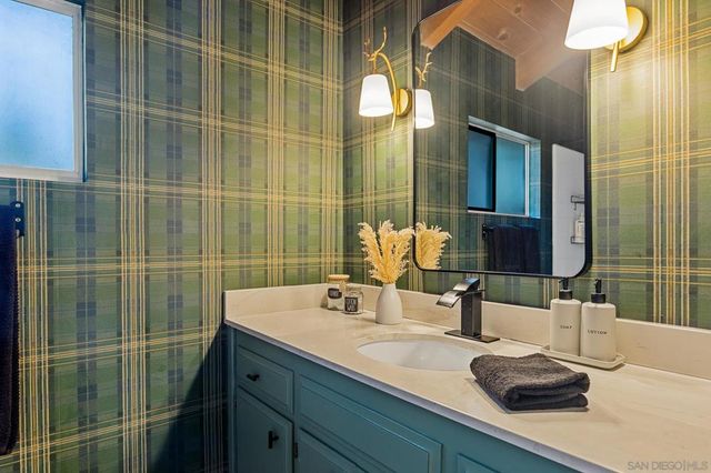 720 Buckingham Sq, Lake Arrowhead, CA 92352