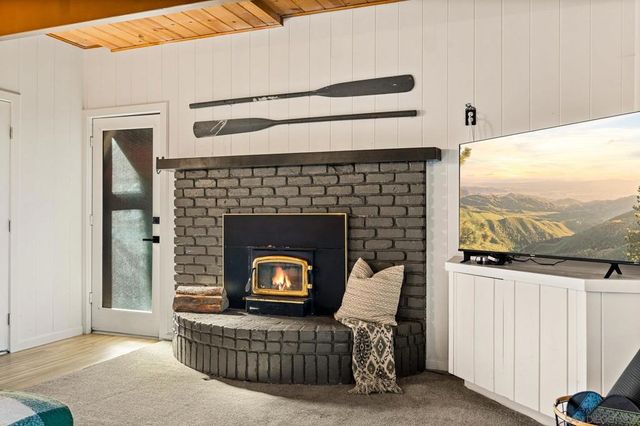 720 Buckingham Sq, Lake Arrowhead, CA 92352