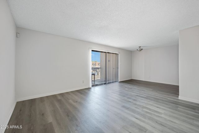 3810 N MARYVALE Parkway 2067, Phoenix, AZ 85031