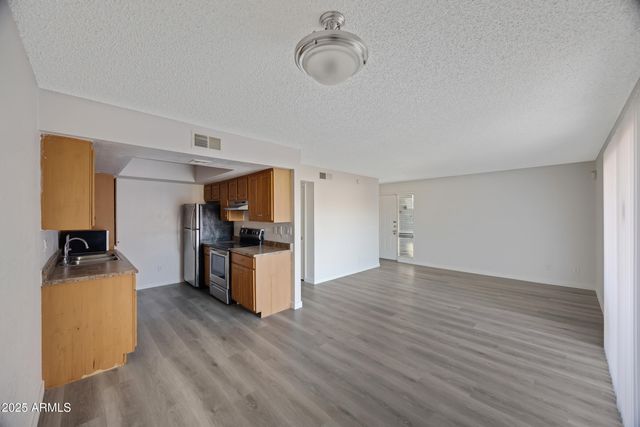 3810 N MARYVALE Parkway 2067, Phoenix, AZ 85031