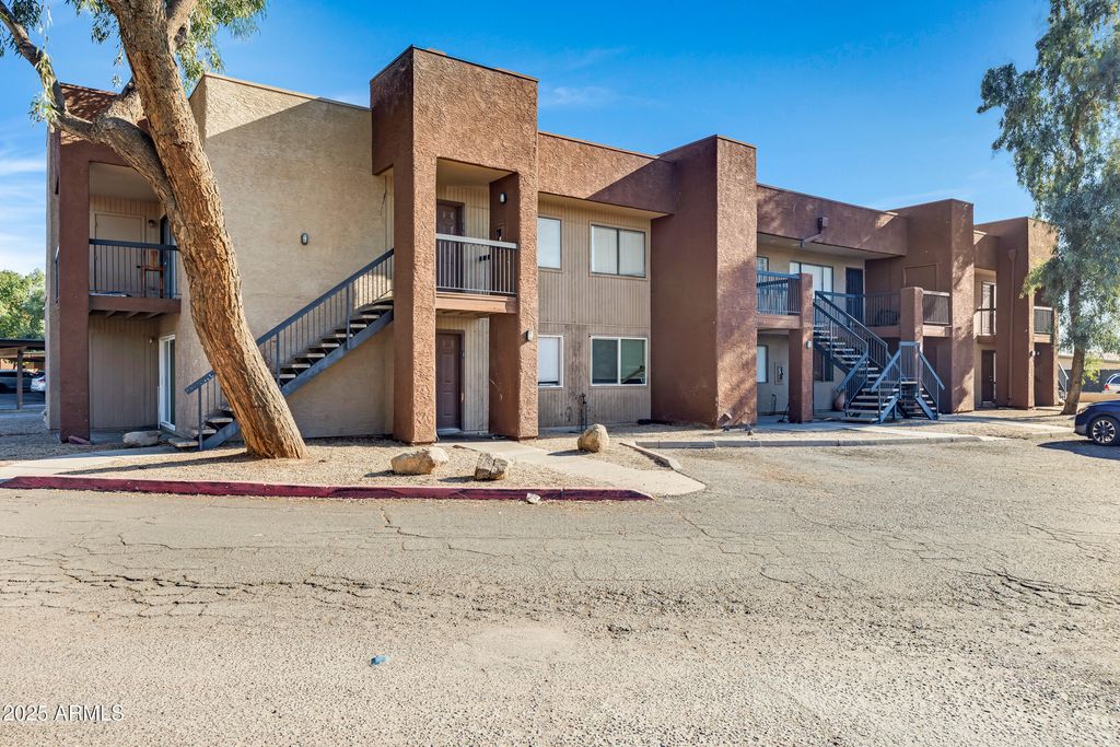 3810 N MARYVALE Parkway 2067, Phoenix, AZ 85031