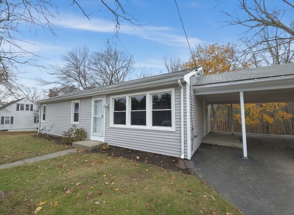 90 Pleasant St, Bellingham, MA 02019