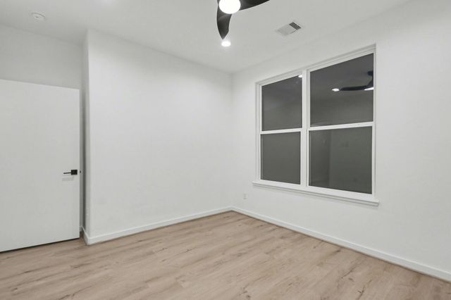 203 Danna Lane, Houston, TX 77009