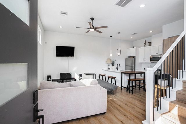 203 Danna Lane, Houston, TX 77009