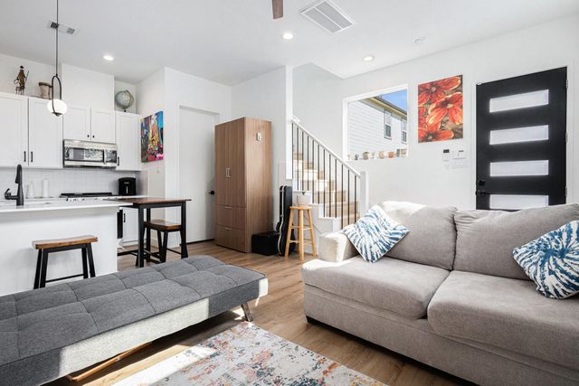 203 Danna Lane, Houston, TX 77009