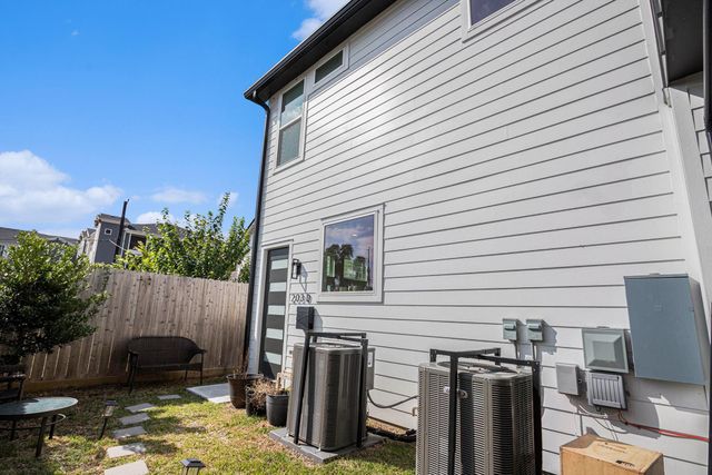 203 Danna Lane, Houston, TX 77009