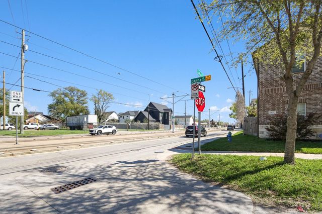 203 Danna Lane, Houston, TX 77009