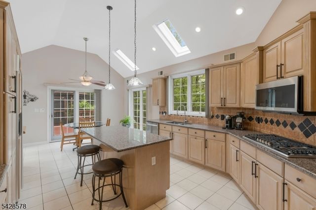 5 White Buck Run, Warren Twp., NJ 07059