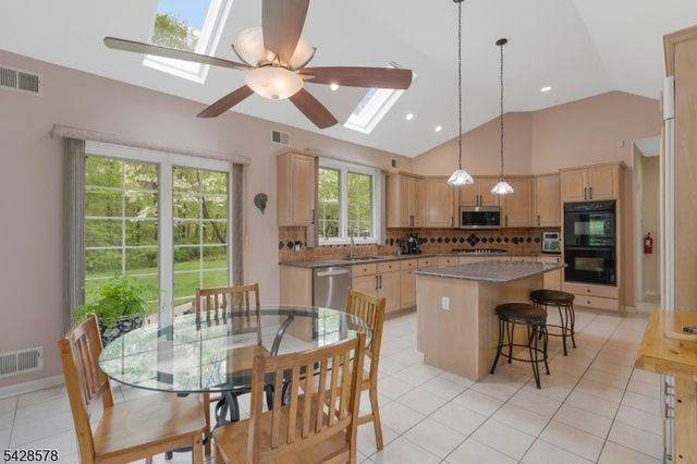 5 White Buck Run, Warren Twp., NJ 07059