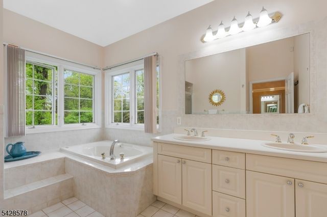 5 White Buck Run, Warren Twp., NJ 07059