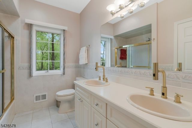 5 White Buck Run, Warren Twp., NJ 07059