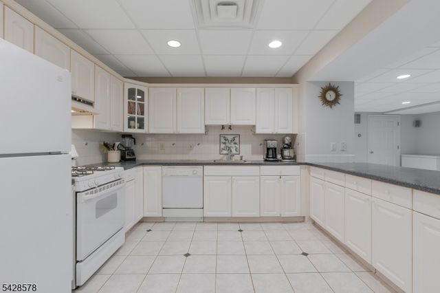 5 White Buck Run, Warren Twp., NJ 07059